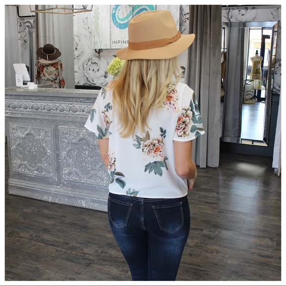 ✨LAST ONE✨White Floral Tie Front Top - Picture 4 of 4